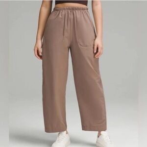 Lululemon Barrel Leg Cropped Pant Size 8 Taupe Mid Rise Nylon